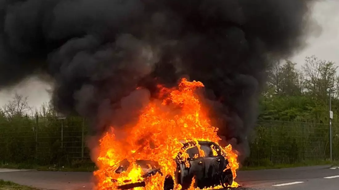 POL-DN: Pkw-Brand - Bild: presseportal.de