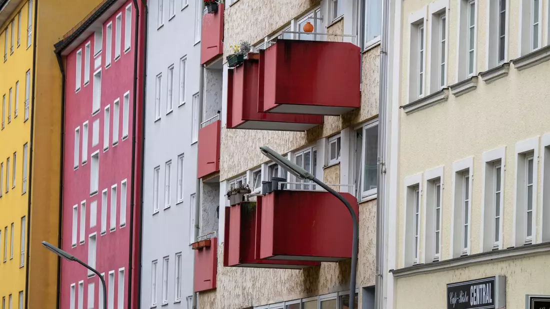 Das ifo-Institut für Wirtschaftsforschung sieht in München ein leichtes Wachstum im Segment Wohnen auf Zeit zwischen 2012 und 2025. (Illustration) - Bild: Peter Kneffel/dpa