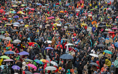 In Deutschland leben mehr als 80 Millionen Menschen. Laut einer Prognose könnte die Zahl in den kommenden Jahren sinken. - Foto: Focke Strangmann/dpa In Deutschland leben mehr als 80 Millionen Menschen. Laut einer Prognose könnte die Zahl in den kommenden Jahren sinken. - Foto: Focke Strangmann/dpa