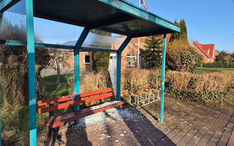POL-FL: Bredstedt: Bushaltestelle wiederholt beschädigt - Polizei sucht Zeugen - Foto: presseportal.de