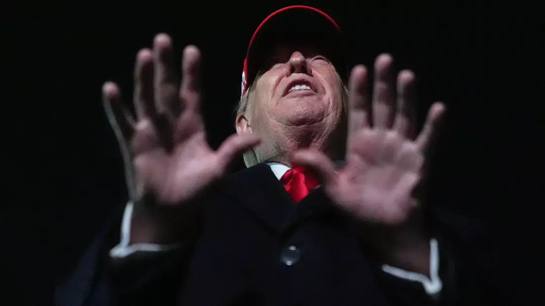 US-Präsident Trump droht der iranischen Revolutionsgarde mit dem Abschuss ihrer Boote. - Bild: Julia Demaree Nikhinson/AP/dpa