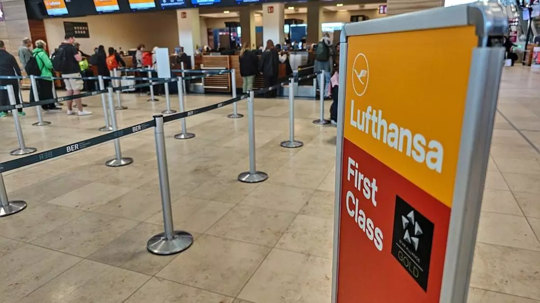 Lufthansa-Schalter am 13.04.2026 - Bild: via dts Nachrichtenagentur