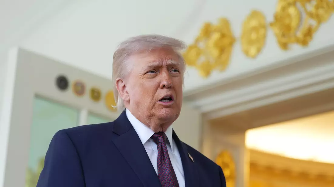 Trump sagt, die iranische Seite habe angerufen und wolle einen Deal. - Bild: Alex Brandon/AP/dpa