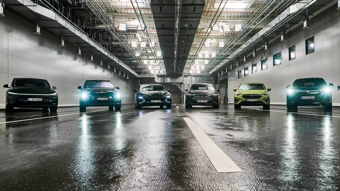 ADAC Systemvergleich zeigt: Regen und Nebel können Assistenzsysteme stark einschränken / Große Unterschiede bei den Herstellern - Bild: presseportal.de
