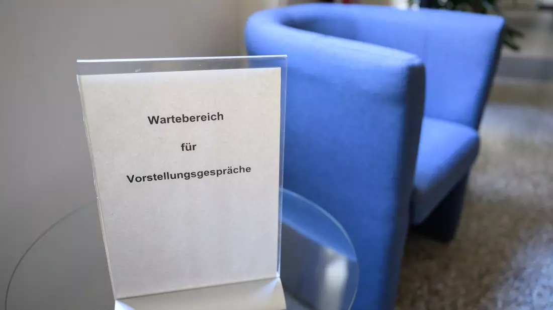 Das Interesse an Berufswechseln hat abgenommen. (Symbolbild)  - Bild: Julian Stratenschulte/dpa