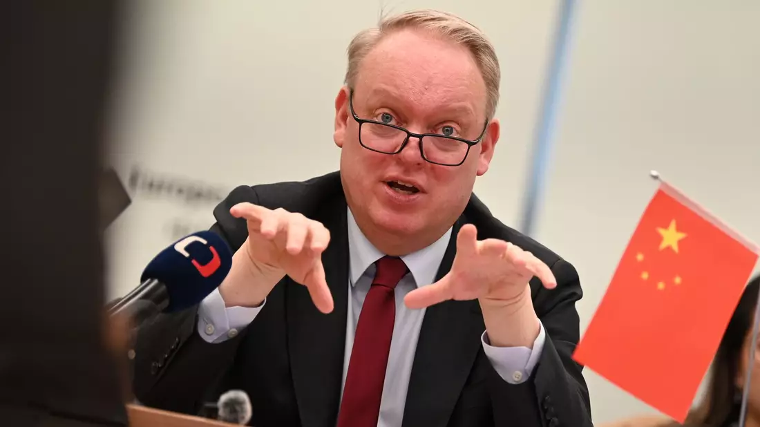 Kammerpräsident Eskelund sieht Gefahr durch China für europäische Firmen mancher Branchen.  - Bild: Johannes Neudecker/dpa