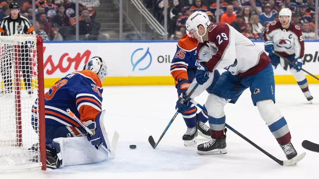 Colorados Star-Stürmer Nathan MacKinnon (Nr. 29) erzielte im Penaltyschießen den entscheidenden Treffer. - Bild: JASON FRANSON/The Canadian Press/AP/dpa