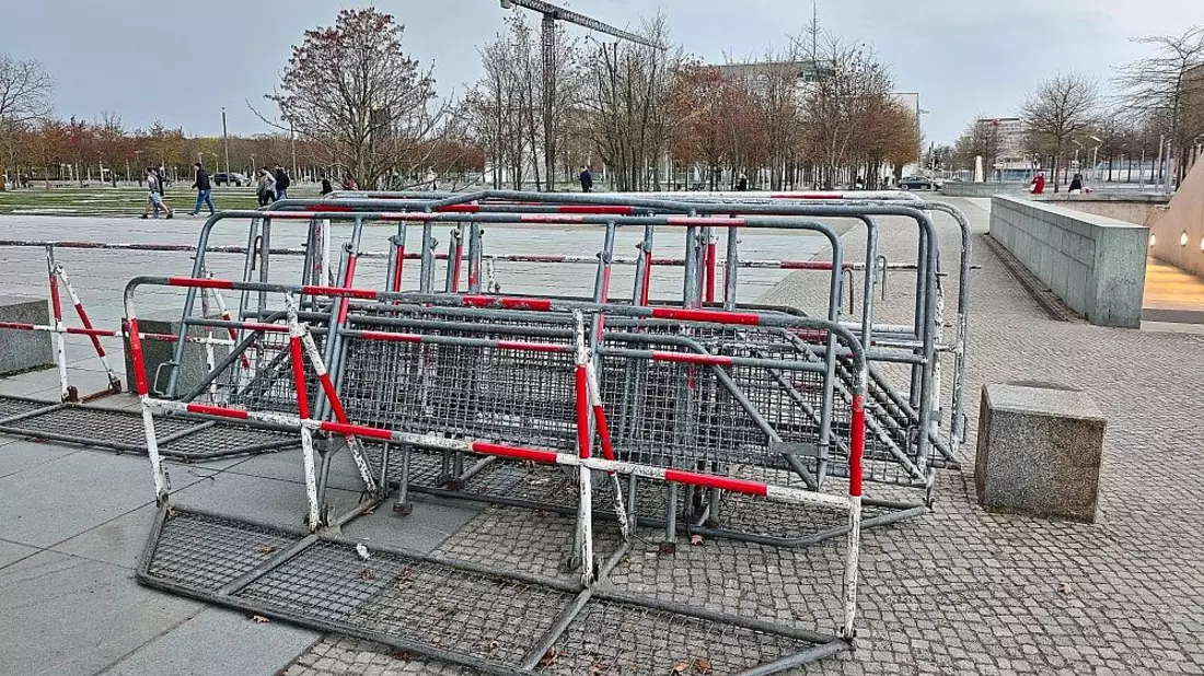 Absperrung vor dem Bundeskanzleramt am 13.04.2026 - Bild: via dts Nachrichtenagentur