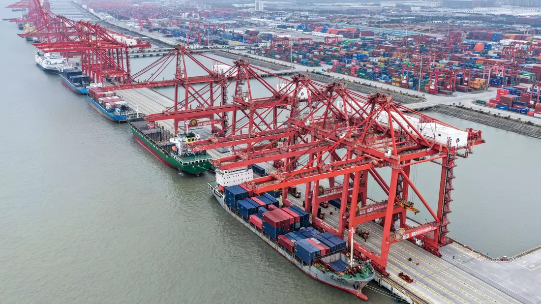 Der Iran-Krieg sorgt für Unruhe im Welthandel. Das bekommt auch die chinesische Exportwirtschaft zu spüren. (Archivbild) - Bild: Li Bo/XinHua/dpa