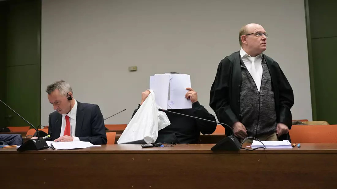 Der Mann ist wegen versuchten Mordes und Vergewaltigung angeklagt. (Archivbild) - Bild: Malin Wunderlich/dpa