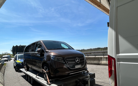 HZA-UL: Leichenwagen aus der Schweiz nachverzollt - Foto: presseportal.de