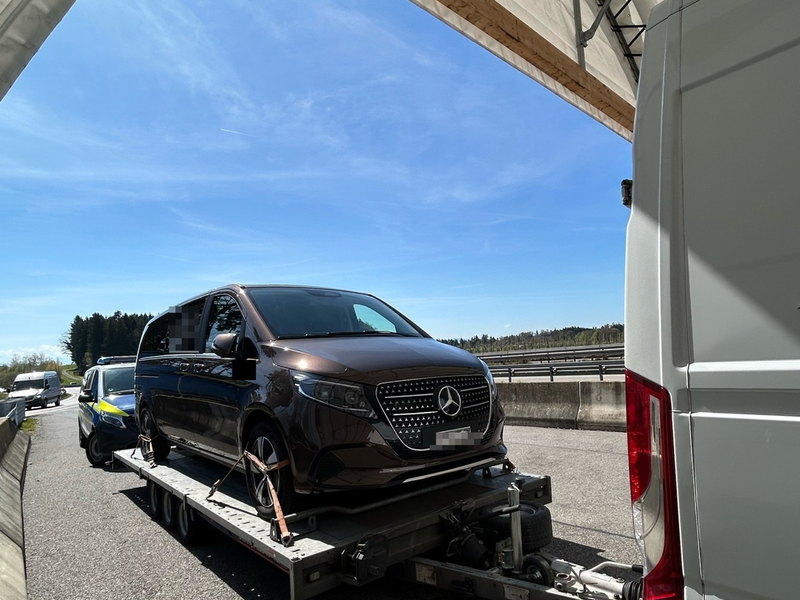 HZA-UL: Leichenwagen aus der Schweiz nachverzollt - Foto: presseportal.de