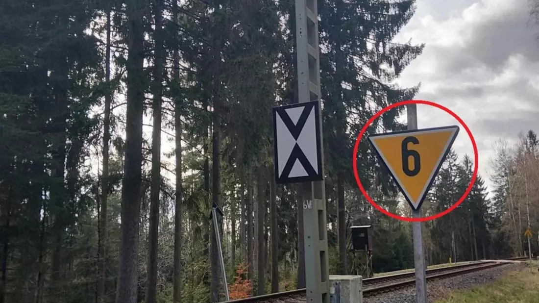 BPOLI KLT: Diebstahl eines Signalschildes beeinträchtigt Bahnverkehr - Bundespolizei sucht Zeugen - Bild: presseportal.de