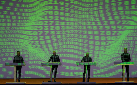 Der Rechtsstreit zwischen den Elektropop-Pionieren von Kraftwerk und Musikproduzent Moses Pelham beschäftigt die Gerichte seit mehr als 20 Jahren. (Archivbild) - Foto: Alberto Pezzali/Invision/AP/dpa