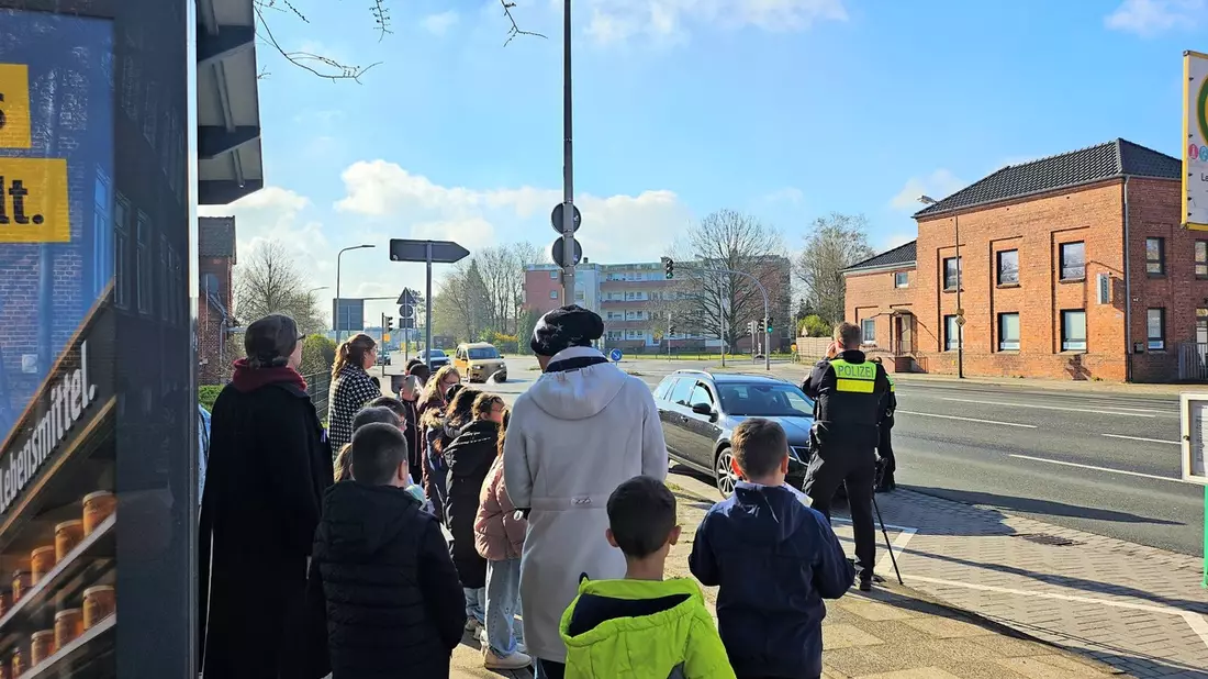 POL-CUX: Umfangreiche Geschwindigkeitsmessungen und Verkehrssicherheitsaktionen an Schulen im Rahmen in der Polizeiinspektion Cuxhaven (Foto aus Cuxhaven im Anhang) - Bild: presseportal.de