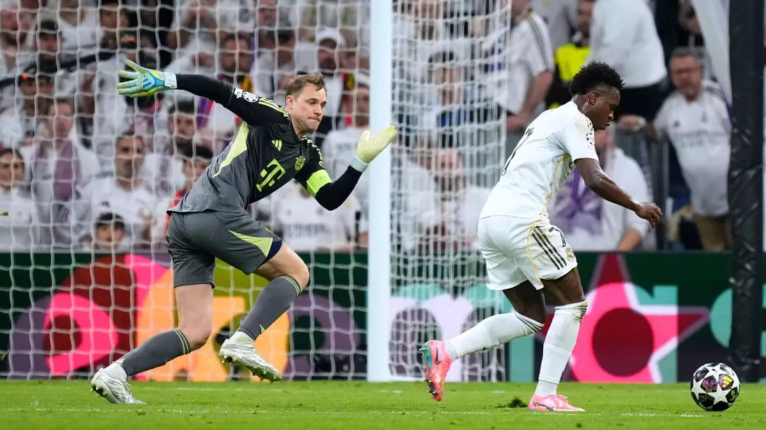 Auch in diesem Duell mit Real-Star Vinicius Junior war Manuel Neuer (l) in Madrid der Sieger. (Archivbild) - Bild: Jose Breton/AP/dpa