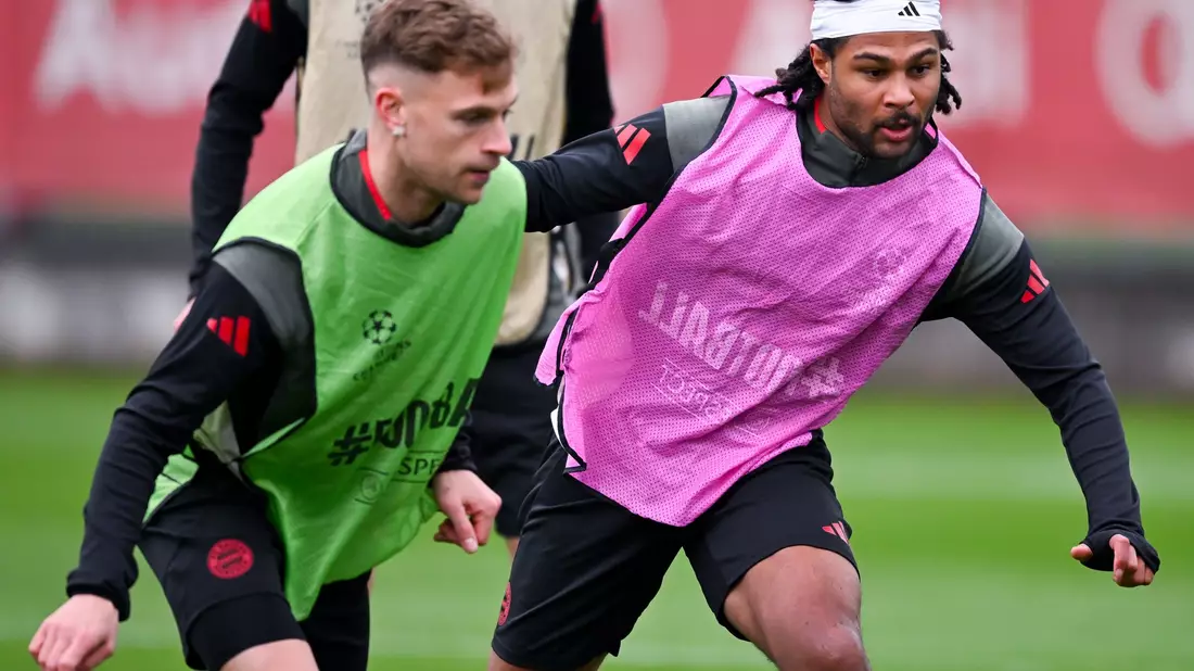Serge Gnabry (r), hier beim Abschlusstraining neben Joshua Kimmich in Aktion, meldet sich einsatzbereit. - Bild: Sven Hoppe/dpa