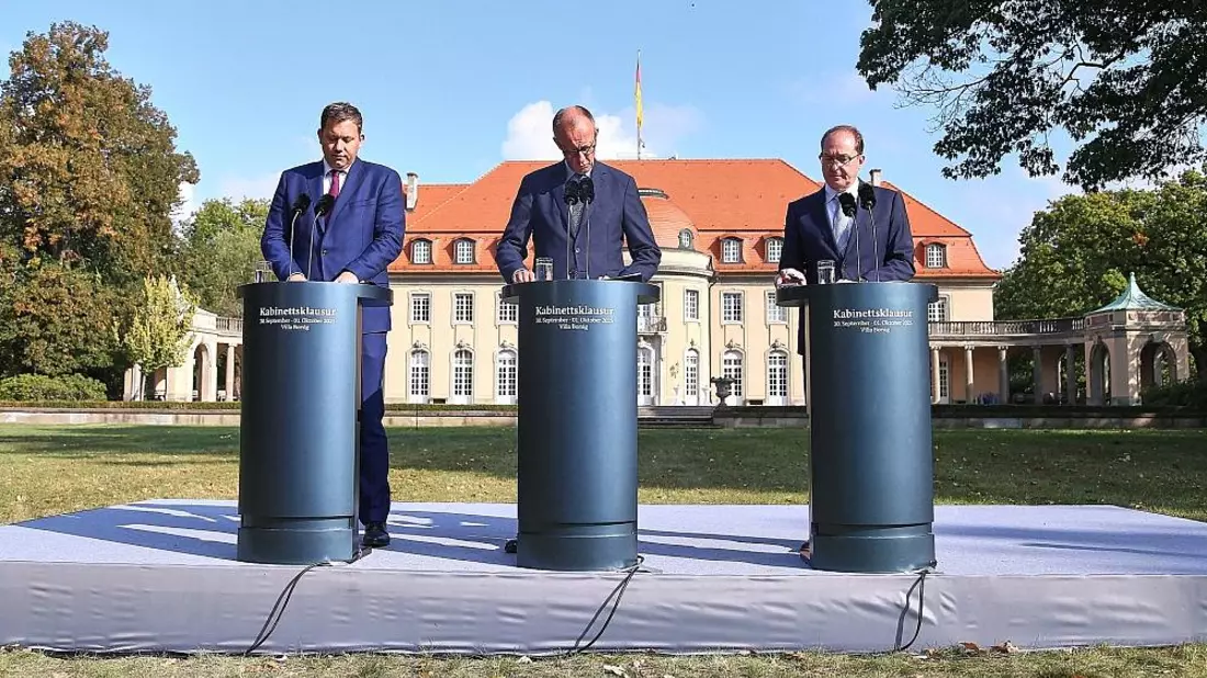 Klingbeil, Merz, Dobrindt bei Kabinettsklausur in der Villa Borsig (Archiv) - Bild: via dts Nachrichtenagentur