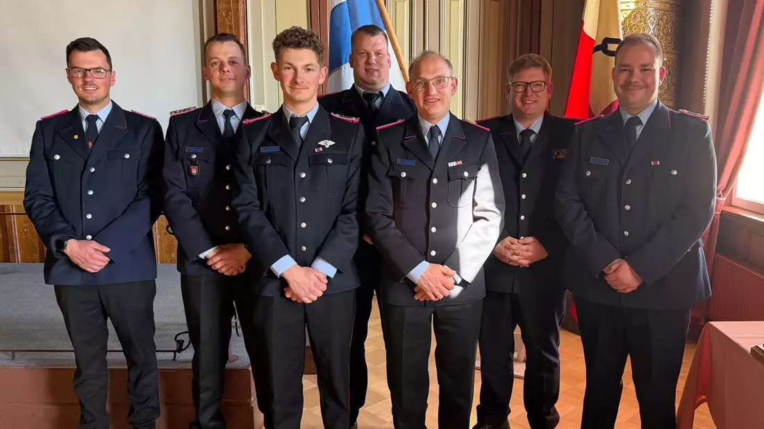 FW Celle: Ortsfeuerwehren Altenhagen und Groß Hehlen nahmen am Traditionstag der Feuerwehr Hämeenlinna in Finnland teil - Sarah und Sven Jacobi ausgezeichnet - Bild: presseportal.de