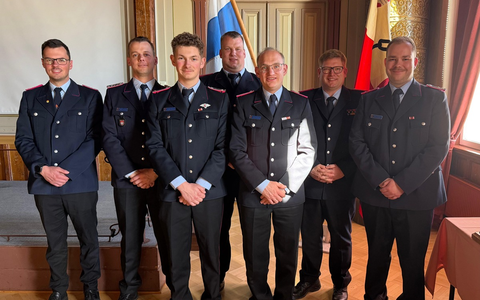 FW Celle: Ortsfeuerwehren Altenhagen und Groß Hehlen nahmen am Traditionstag der Feuerwehr Hämeenlinna in Finnland teil - Sarah und Sven Jacobi ausgezeichnet - Foto: presseportal.de