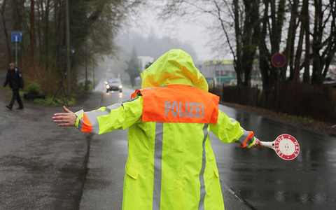 Laut ADAC steht der Schwerpunkttag des sogenannten Blitzermarathons an. - Foto: Bodo Schackow/dpa Laut ADAC steht der Schwerpunkttag des sogenannten Blitzermarathons an. - Foto: Bodo Schackow/dpa