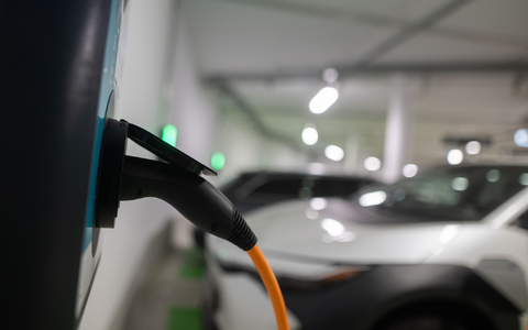 Die Bundesregierung bringt ein neues Förderprogramm fĂŒr das Laden von E-Autos in MehrfamilienhĂ€usern an den Start - Foto: Sebastian Gollnow/dpa Die Bundesregierung bringt ein neues Förderprogramm fĂŒr das Laden von E-Autos in MehrfamilienhĂ€usern an den Start - Foto: Sebastian Gollnow/dpa