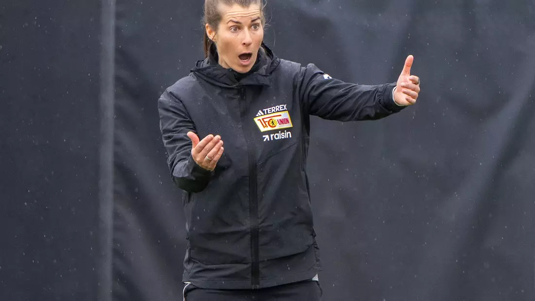 Marie-Louise Eta soll Union Berlin zum sicheren Klassenerhalt führen.  - Bild: Matthias Koch/dpa
