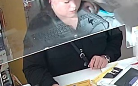 POL-HB: Nr.: 0255--Polizei fahndet mit Fotos nach Verdächtiger-- - Foto: presseportal.de