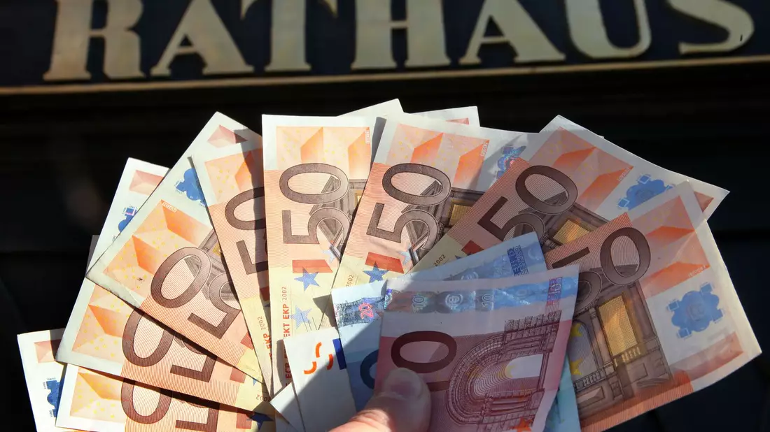 Länder mit hochverschuldeten Kommunen sollen Geld vom Bund bekommen. (Illustration) - Bild: Jens Büttner/dpa-Zentralbild/dpa