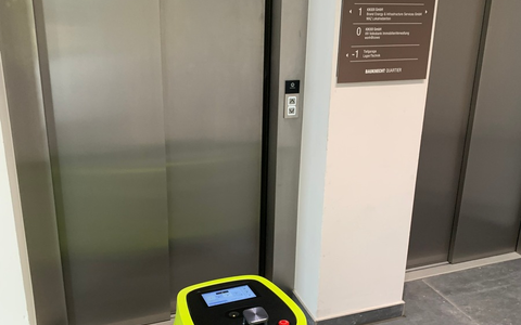 Reinigungsroboter nutzt erstmals selbstständig Schindler Aufzüge im Bauknecht-Quartier Bottrop - Foto: presseportal.de