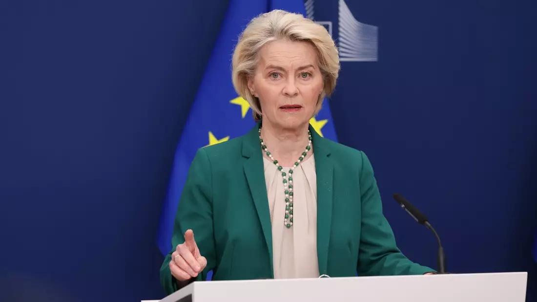 EU-Kommissionspräsidentin Ursula von der Leyen wirbt für eine EU-App zur Altersverifikation in der Online-Welt.  - Bild: Omar Havana/AP/dpa