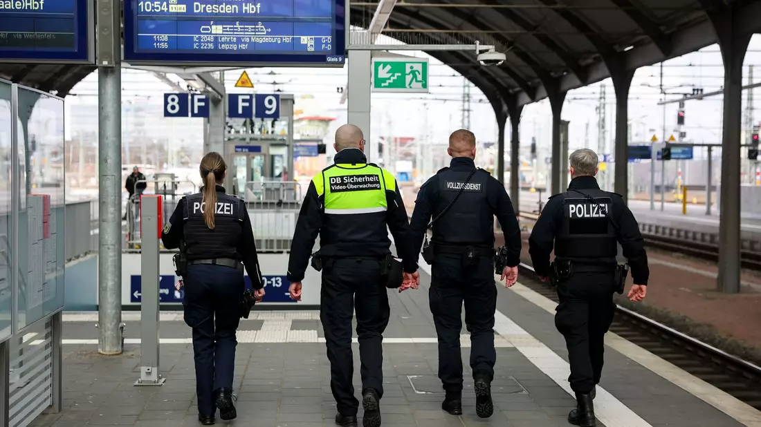Bekommen Beamte eine Prämie? - Bild: Jan Woitas/dpa