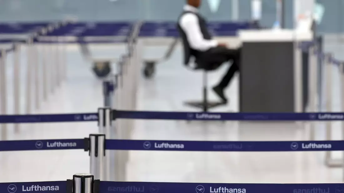 Wenig Betrieb herrschte bereits am Dienstag in den Lufthansa-Terminals. - Bild: Karl-Josef Hildenbrand/dpa