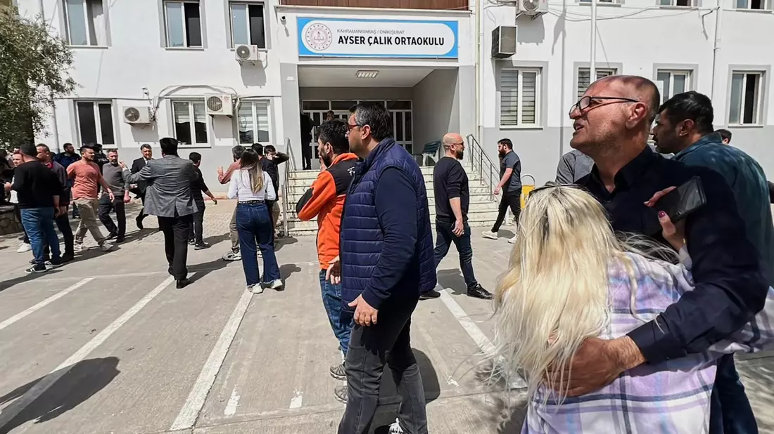 Erneut fielen Schüsse an einer Schule in der Türkei. - Bild: IHA/IHA via AP/dpa