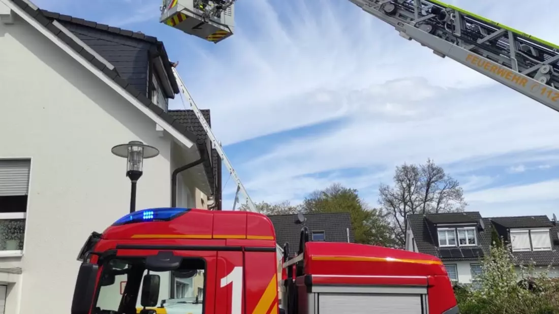 FW-EN: Feuerwehr rettet Arbeiter vom Dach - Bild: presseportal.de