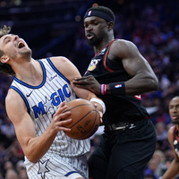 Musste mit Orlando eine Niederlage in Philadelphia hinnehmen: Franz Wagner (li). - Foto: Matt Slocum/AP/dpa