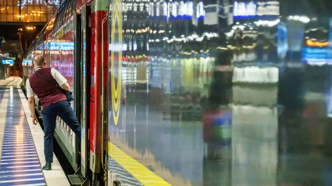 Für alle, die anpacken und in Erinnerung bleiben: Bahnmitarbeiter bekommen Auszeichnung. (Symbolbild) - Bild: Andreas Arnold/dpa