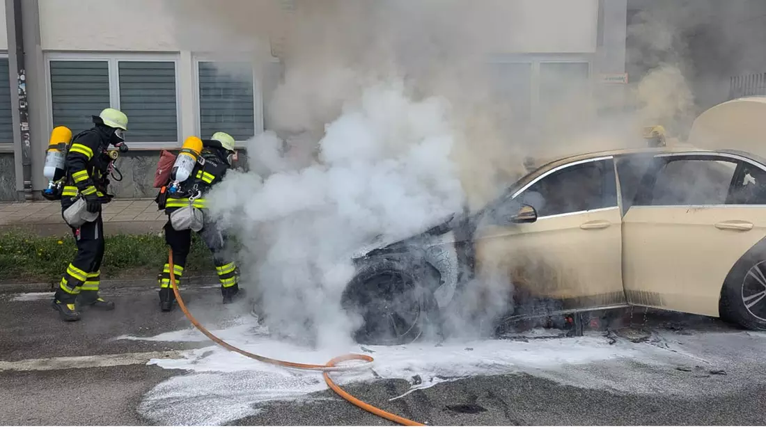 FW-M: Taxi raucht ab (Obergiesing) - Bild: presseportal.de