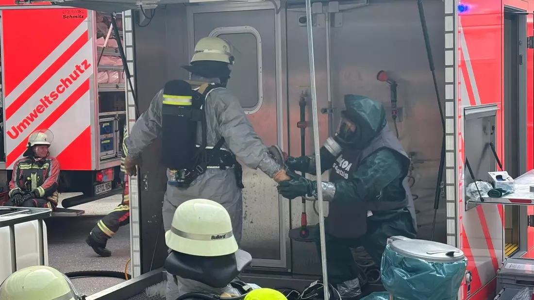 FW Norderstedt: Gefahrstoffreaktion in Labor - Feuerwehr mit Großaufgebot im Einsatz Norderstedt, 15.04.2026 - 12:56 Uhr - Bild: presseportal.de