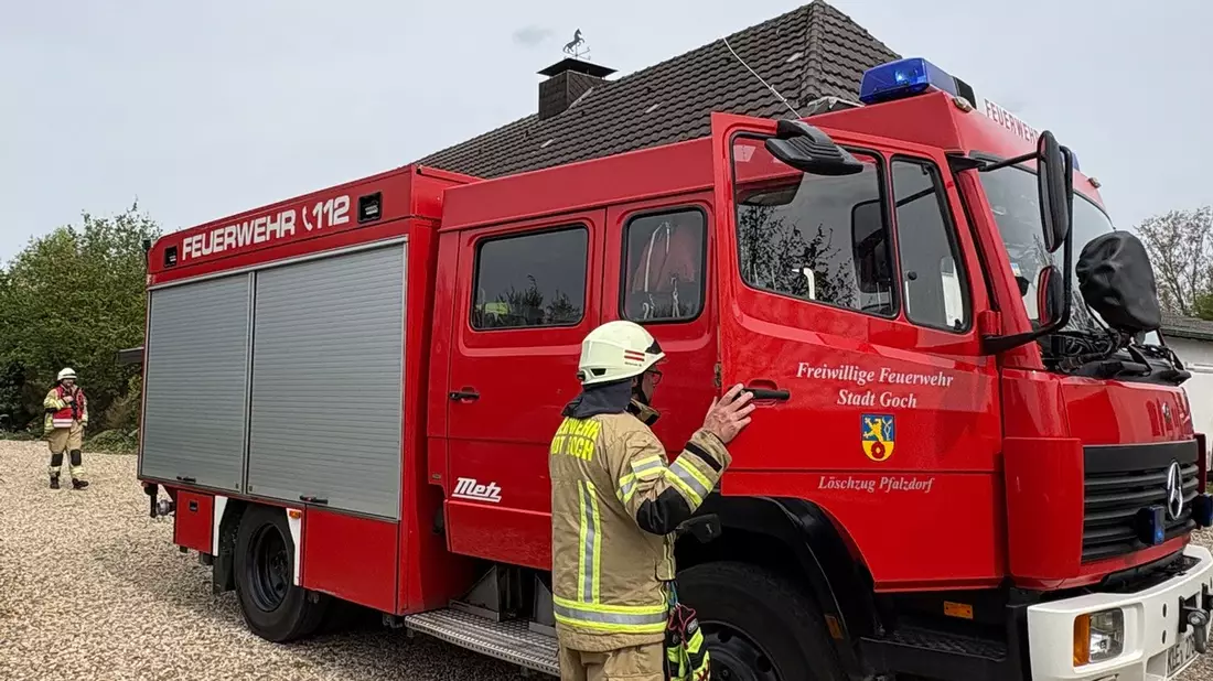 Feuerwehr Goch: Hausbewohner spritzt Lampenöl in Kamin - Bild: presseportal.de