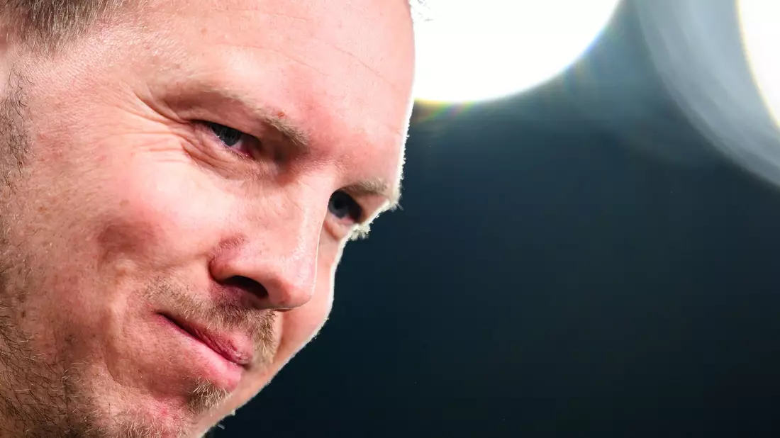 Julian Nagelsmann lächelt im Spiel gegen die Schweiz. (Archivbild) - Bild: Tom Weller/dpa