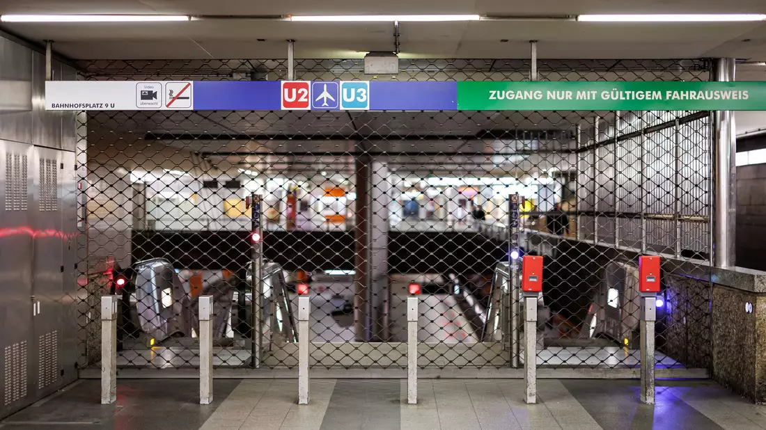 In Nürnberg sind keine außerplanmäßigen Preisanpassungen im Nahverkehr zu erwarten. (Archivbild) - Bild: Daniel Karmann/dpa