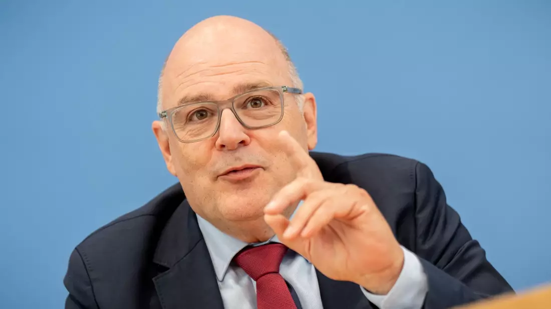 Arbeitgebervertreter Steffen Kampeter geht davon aus, dass nur wenige Unternehmen die Prämie zahlen werden. (Archivbild) - Bild: Michael Kappeler/dpa