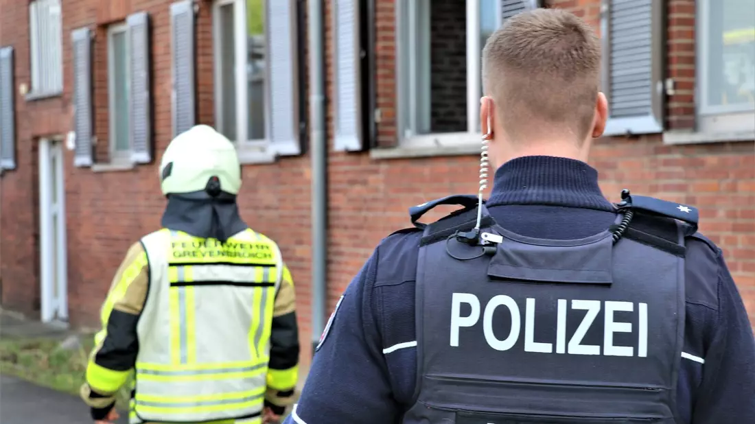 POL-NE: Gemeinsame Übung: Polizei und Feuerwehr trainieren für den Ernstfall - Bild: presseportal.de