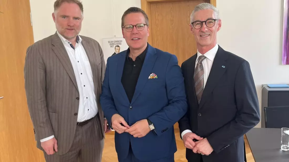 biha-Präsident Eberhard Schmidt trifft Gesundheits-Staatssekretär Tino Sorge in Berlin - Bild: biha, 2026, presseportal.de