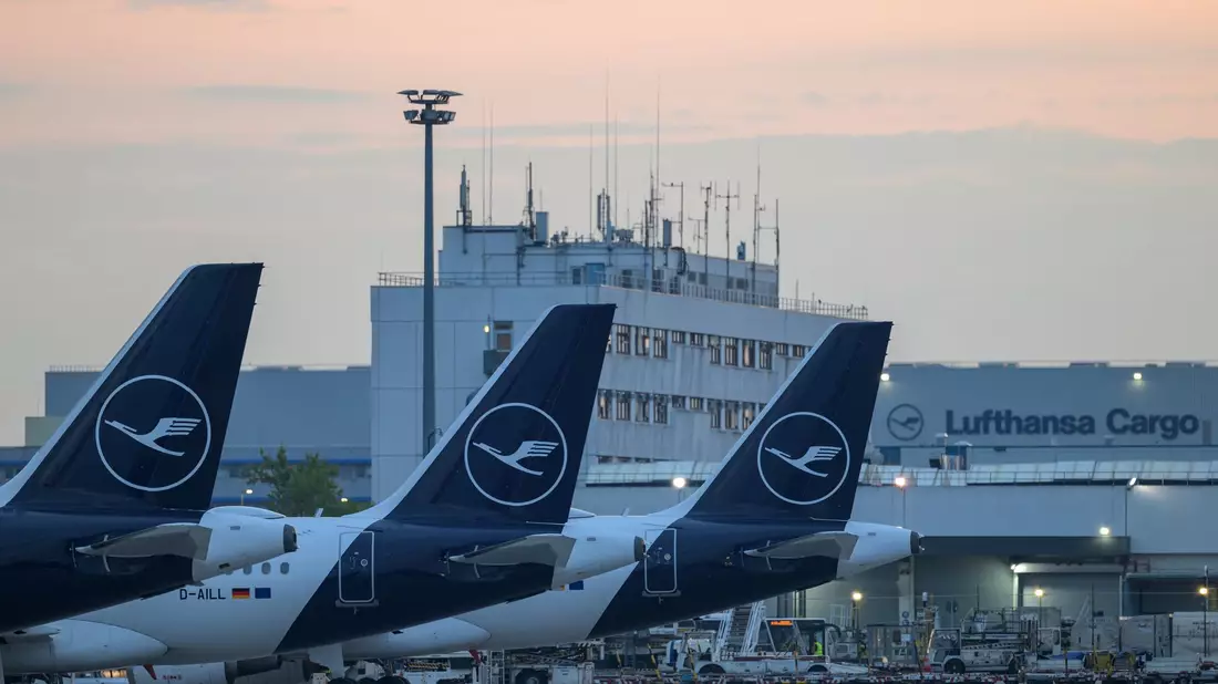 Lufthansa stellt erste Flugzeuge an den Boden. - Bild: Hannes P. Albert/dpa