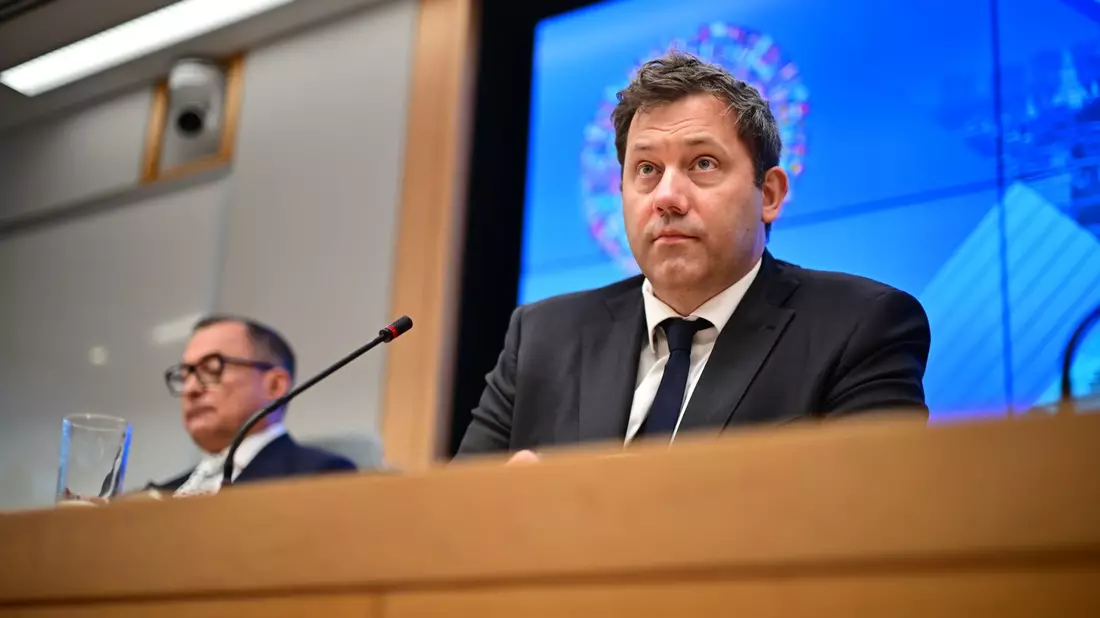 Finanzminister Klingbeil sieht massive Auswirkungen des Iran-Kriegs auf das Wachstum in Deutschand.   - Bild: Sebastian Christoph Gollnow/dpa