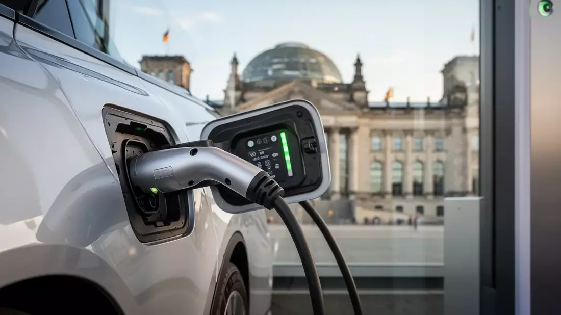 Bundestag beschließt neue Milliarden für E-Autos und Spritrabatt - Bild: über boerse-global.de