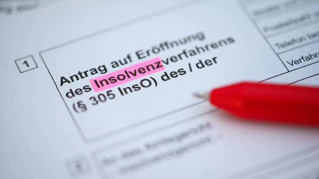 Geopolitische Konflikte und Kriege spielen aus Sicht vieler Deutsche eine wesentliche Rolle, wenn es darum geht, die schwächelnde Konjunktur zu erklären. (Symbolbild) - Bild: Jonas Walzberg/dpa