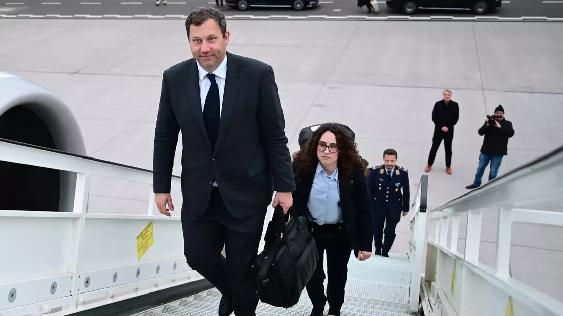 Nach seiner Reise zur IWF-Frühjahrestagung nach Washington geht es für Finanzminister und SPD-Chef Klingbeil nach Barcelona. (Archivbild) - Bild: Sebastian Christoph Gollnow/dpa